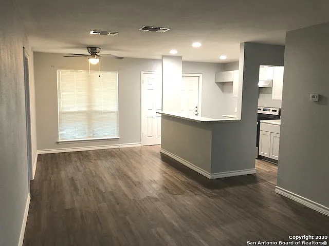 3 bed, 1.5 bath, 996 sqft, $1,395 — Photo 3