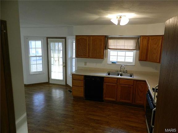 4th image of 1212 White Oak Ct