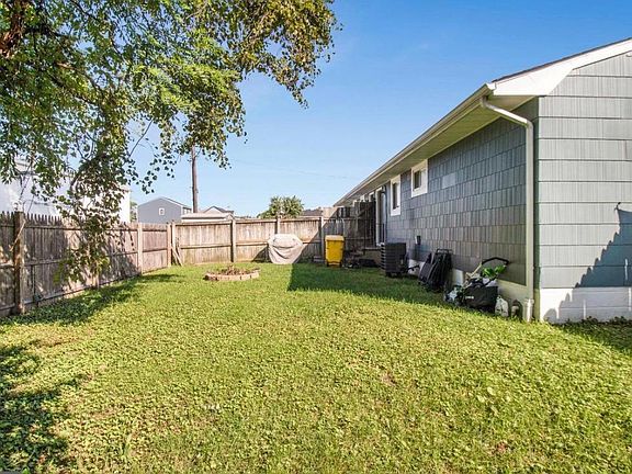 3rd image of 202 Cedar Dr