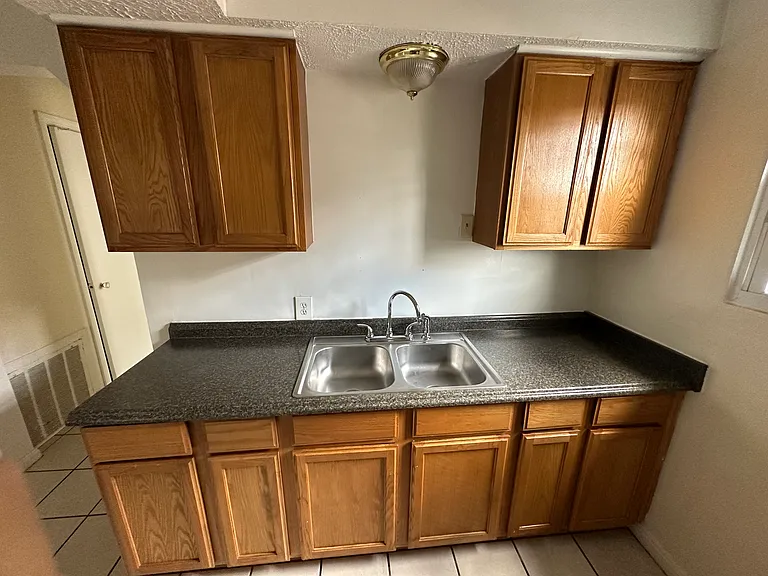 2911 Euclid Ave #4 — Photo 7