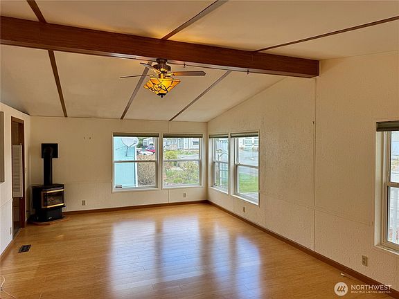 3rd image of 2414 Vista Lane