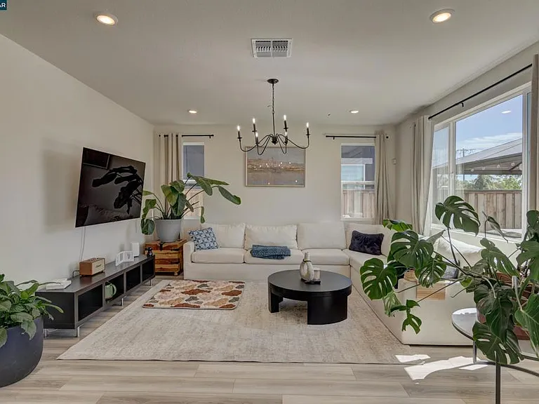 281 Cinnabar Way — Photo 9