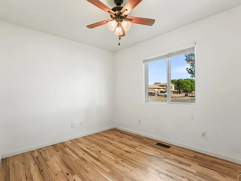 160 E Eads Dr — Photo 9