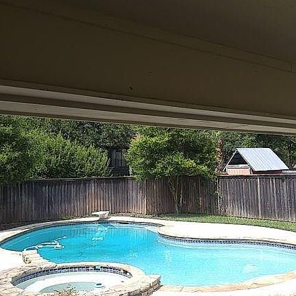 3rd image of 1207 Grinnell Dr
