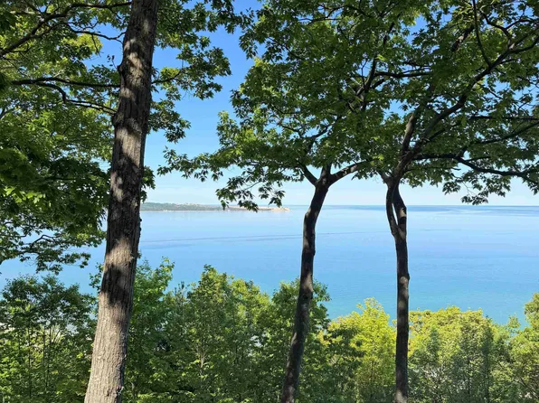 9 Ridge Top Gln, Glen Arbor, MI 49636