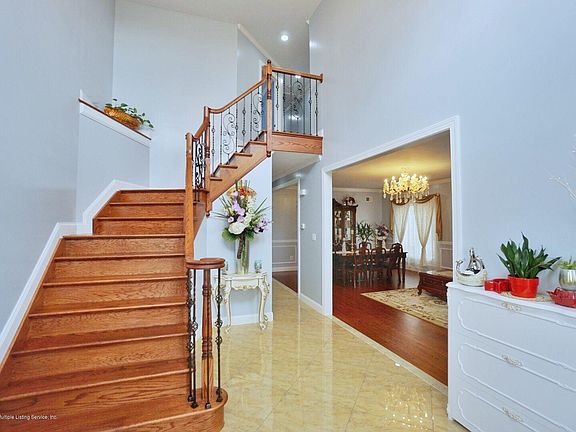 4th image of 15 Starr Ave