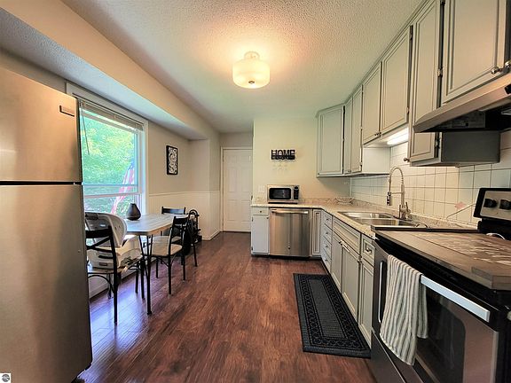 4th image of 4412 Hancock Dr