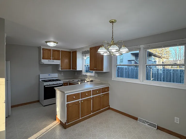 1261 La Count Rd — Photo 5