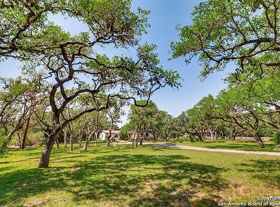 4th image of 109 Bent Oak Dr