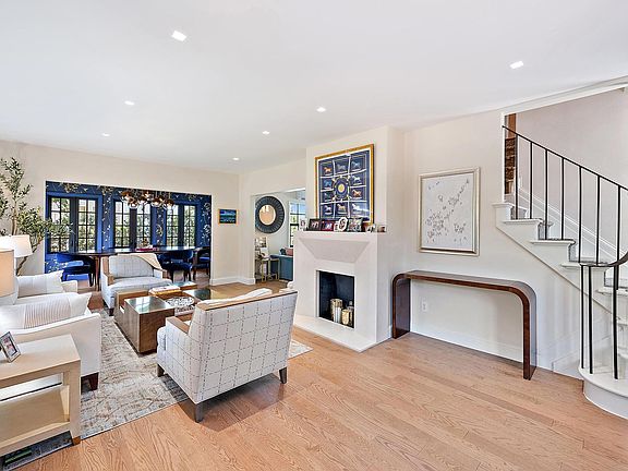 4th image of 3211 Washington Rd