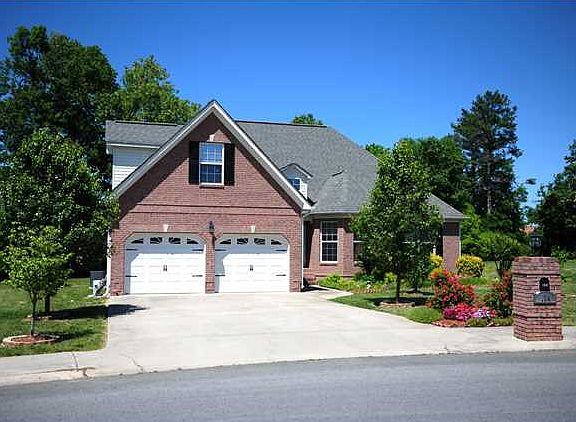 2nd image of 104 Honeyberry Ln