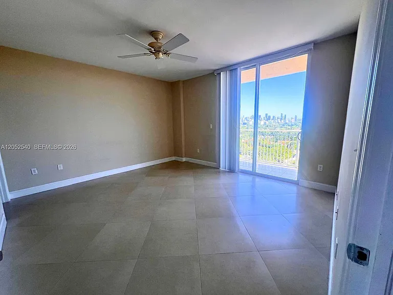 2425 SW 27th Ave #1004 — Photo 8