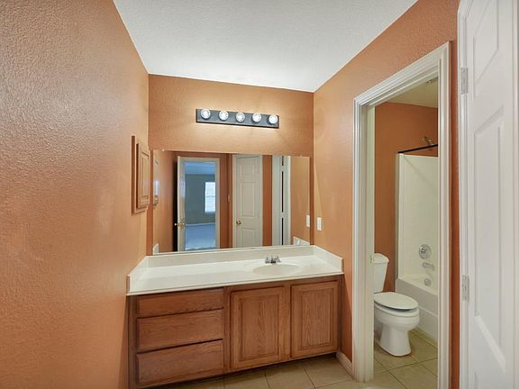 4th image of 1614A Lost Creek Dr #1