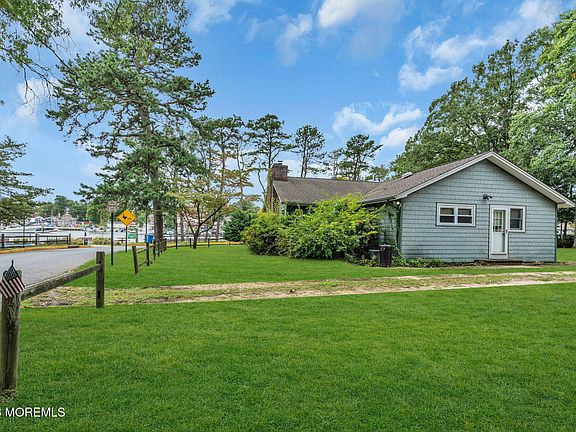 4th image of 778 Manor Drive