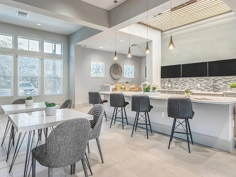 Venice Isles Luxury Apartments — Photo 10
