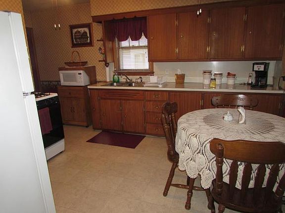 5th image of 97 Burt Ave