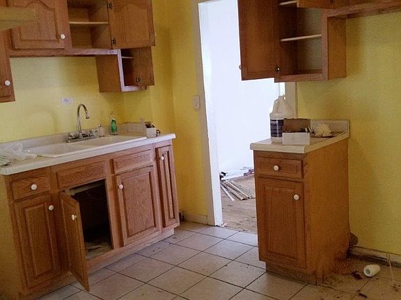 3rd image of 2815 Kenmore Ave