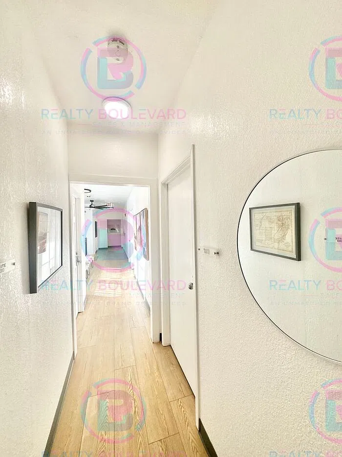 904 W 7th St — Photo 2