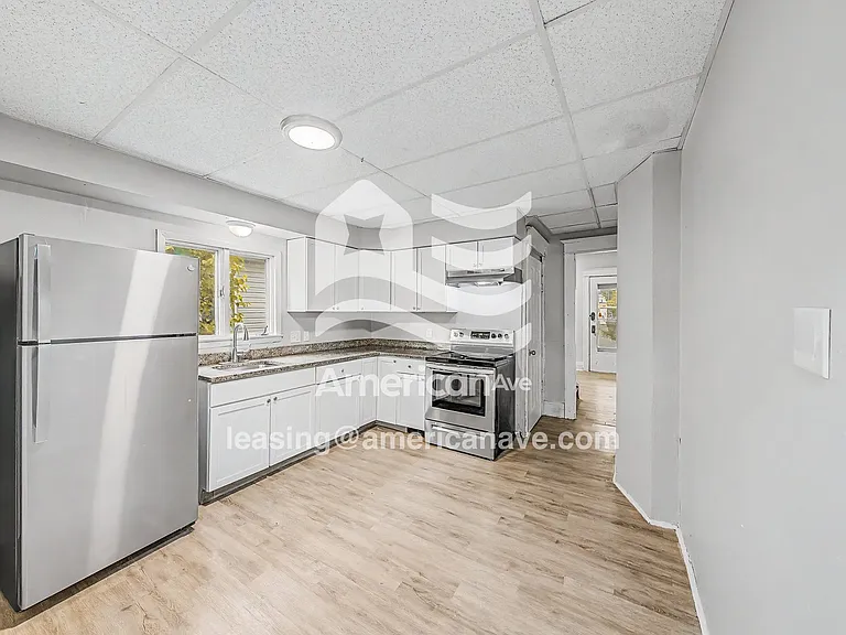 985410_007_kitchen_7.jpg