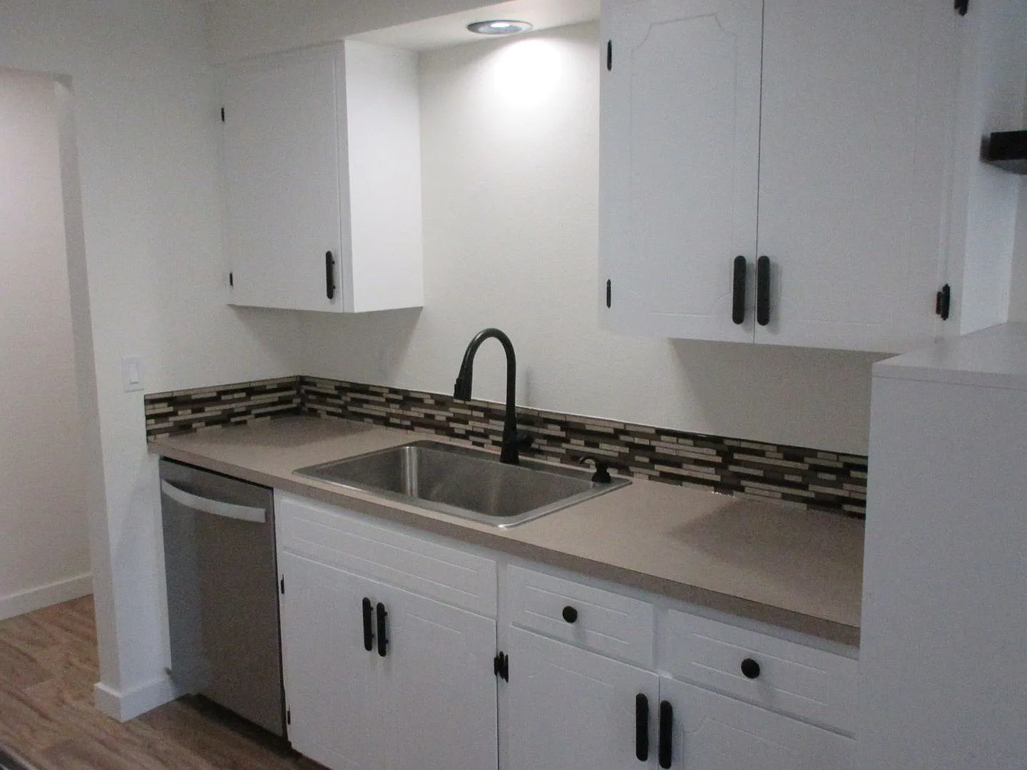 Remodeled 2 Bedroom Apartment — Photo 3