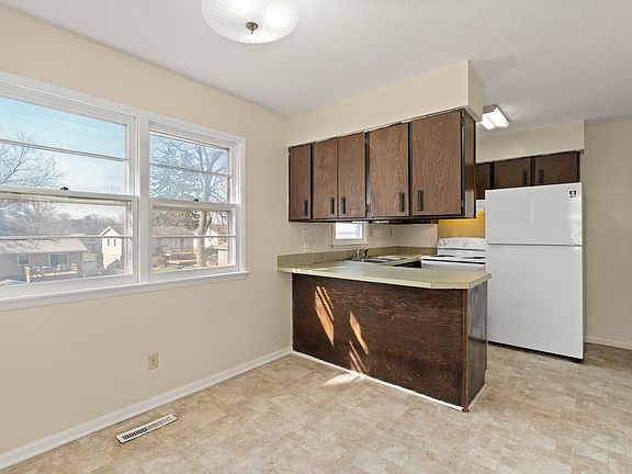 5th image of 1022 McKinley Ave
