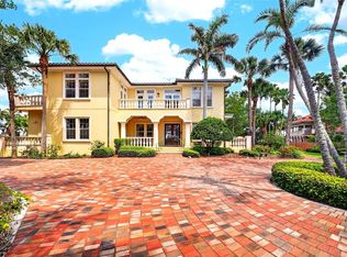 115 18th St, Belleair Beach, FL 33786
