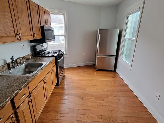 3rd image of 609 Washington Ave #2L