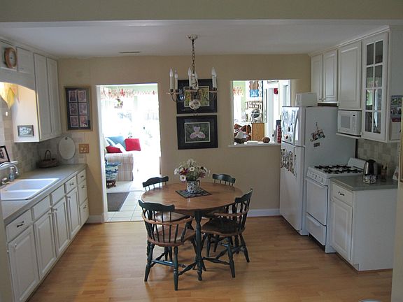 5th image of 703 Saint Joseph St.