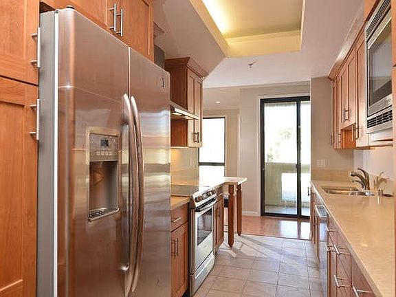 2nd image of 1457 Bellevue Ave APT 5