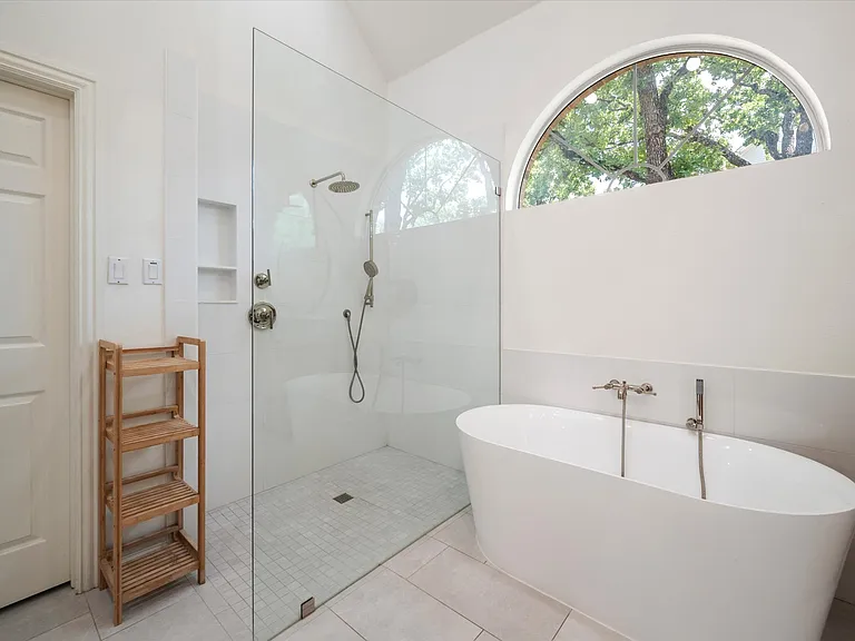 1004 Chimney Hill Trl — Photo 21