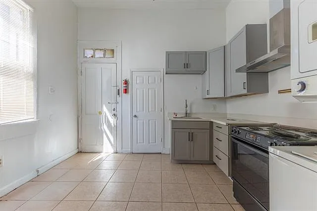 2429 Freret St — Photo 8