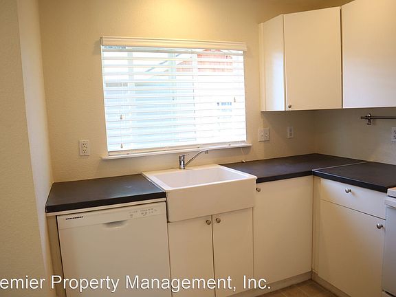 4th image of 3510 NE 44th St