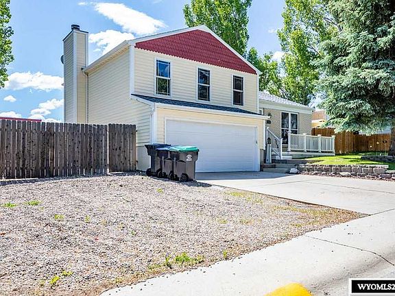 2nd image of 1710 Iowa Cir