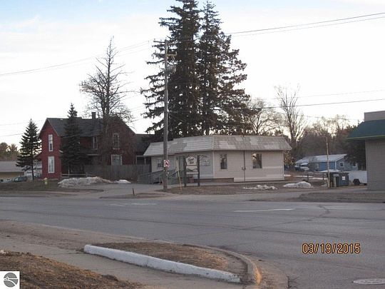 3rd image of 108 N Cedar St
