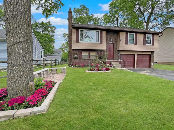 6024 Winterberry Dr, Galloway, OH 43119