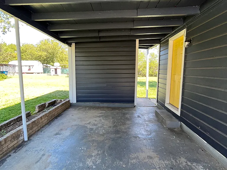 408 Jefferson Ave — Photo 2