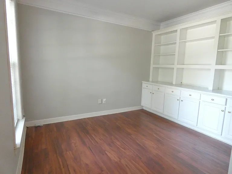 1203 Fairfax Woods Dr — Photo 3