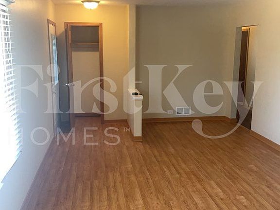 3rd image of 1802 Evergreen Rd