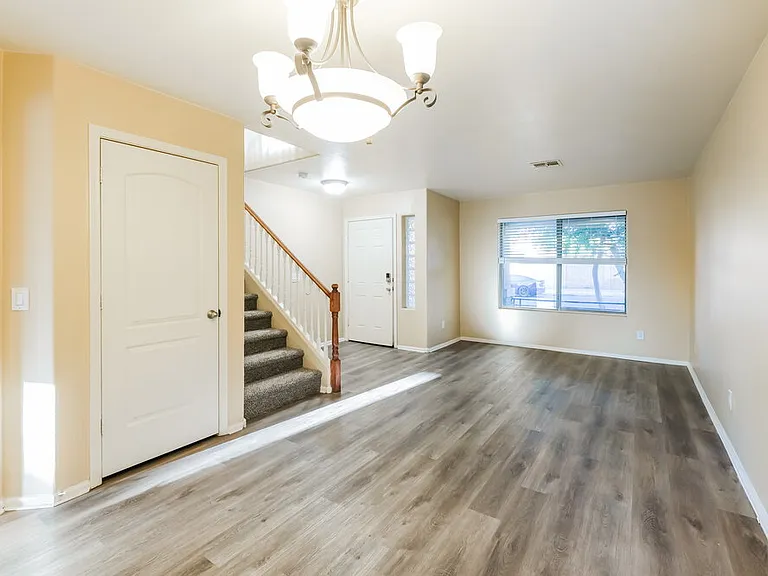 7816 S 48th Dr — Photo 6