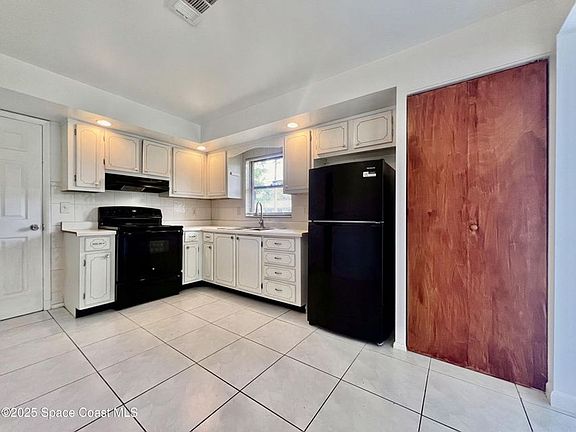 4th image of 1015 N Mars Ct
