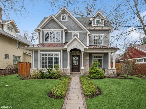 218 10th St, Wilmette, IL 60091