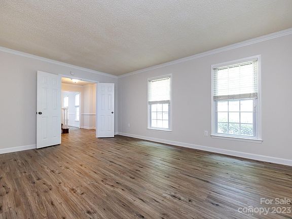 5th image of 3025 Silver Birch Dr