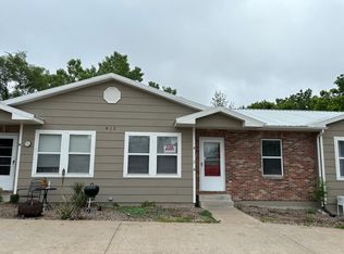 812 SE 11th St #B, Oak Grove, MO 64075