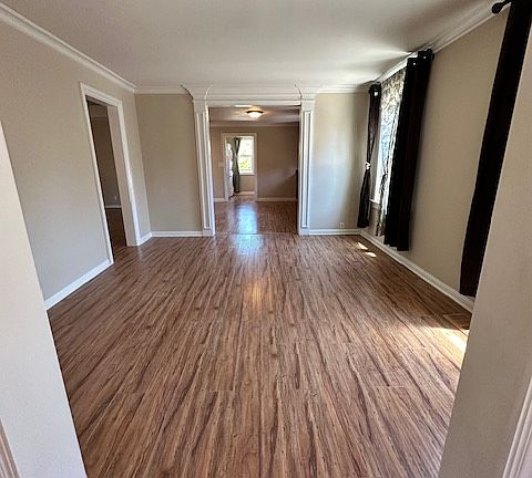 3rd image of 182 Waverly St