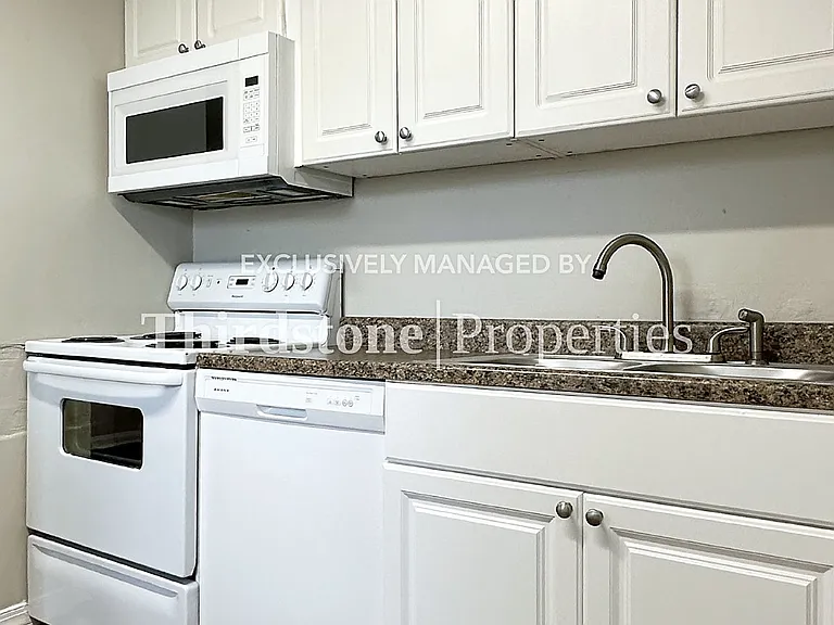 2406 Lamee Ave — Photo 4