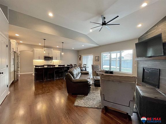 3rd image of 6825 Monarch Dr