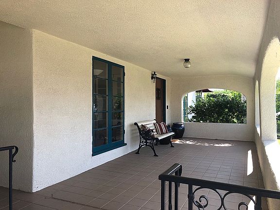 Elegant Front Porch/Entrance
