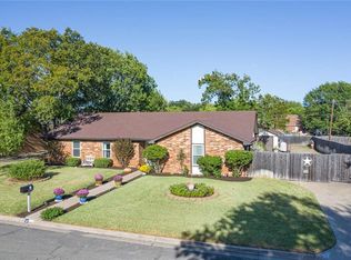 112 Travis Ln, Hewitt, TX 76643