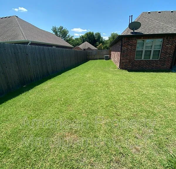 5312 Charleston Dr — Photo 33