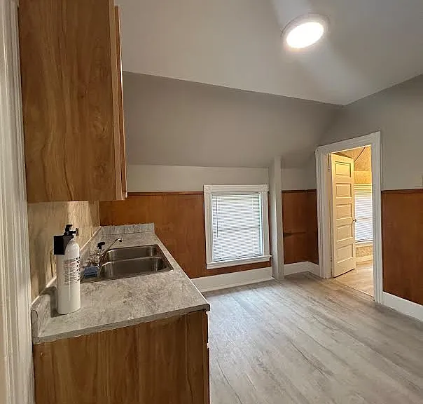 583 Main St #6 — Photo 2